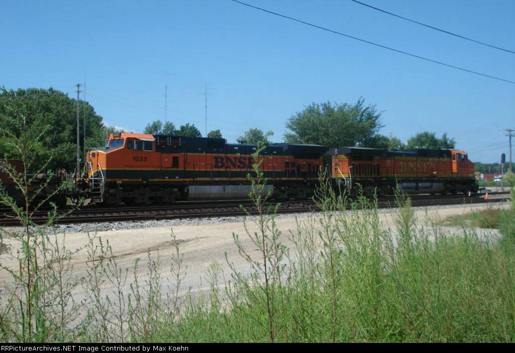 BNSF 1025